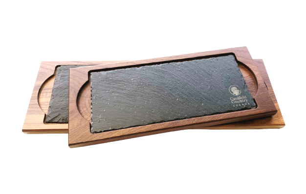 Walnussbrett mit Schiefer